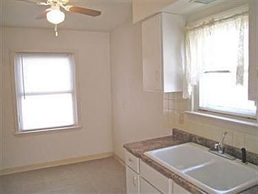 5th image of 12728 Carrington Ave
