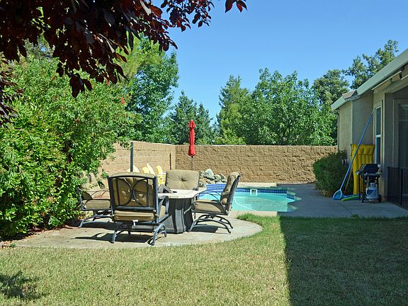 3rd image of 3232 Stonehurst Dr