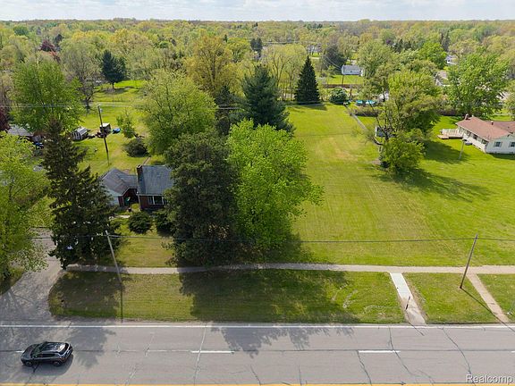 3rd image of 9282 Wayne Rd