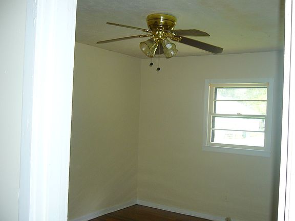 4th image of 2323 Barker Ave