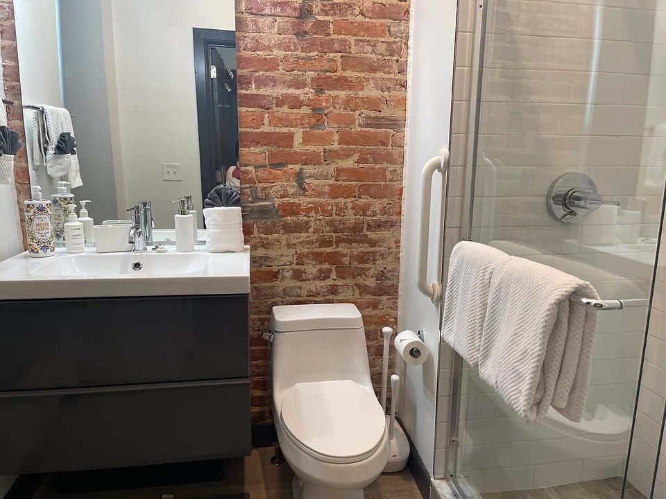 2nd image of 503 Independence Ave SE #102