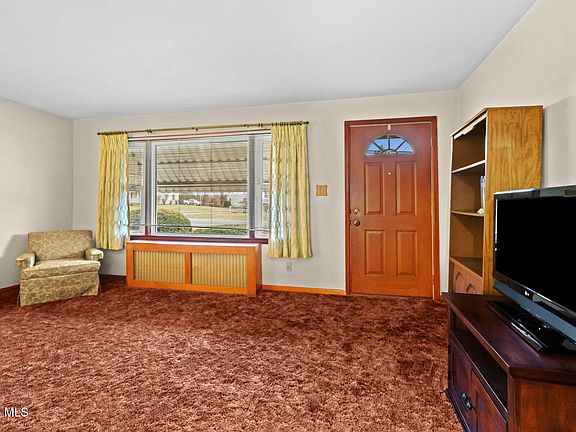 4th image of 1021 Dunnsville Road