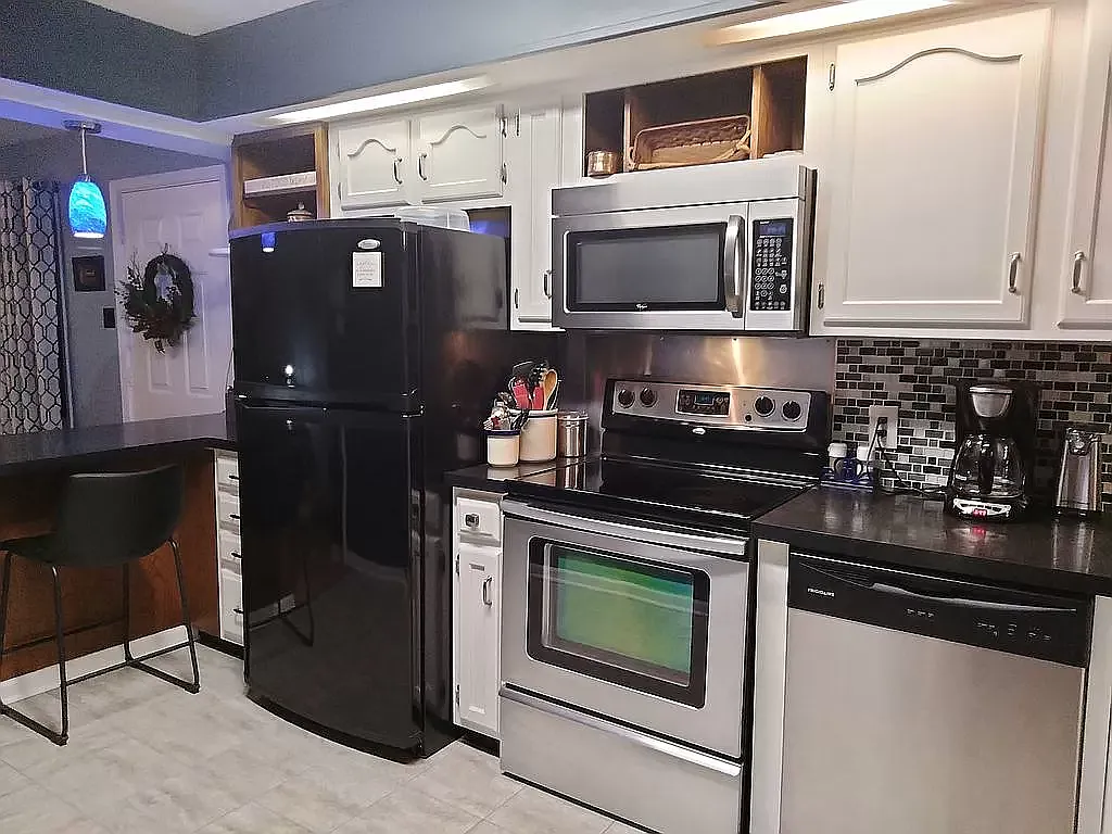 2 bed, 1016 sqft, $1,600 — Photo 3