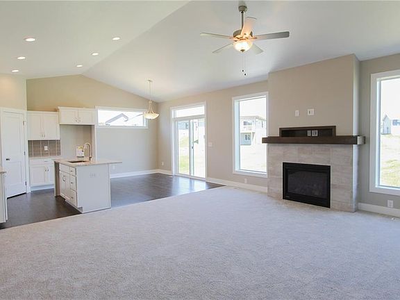 5th image of 325 NW Gracewood Dr
