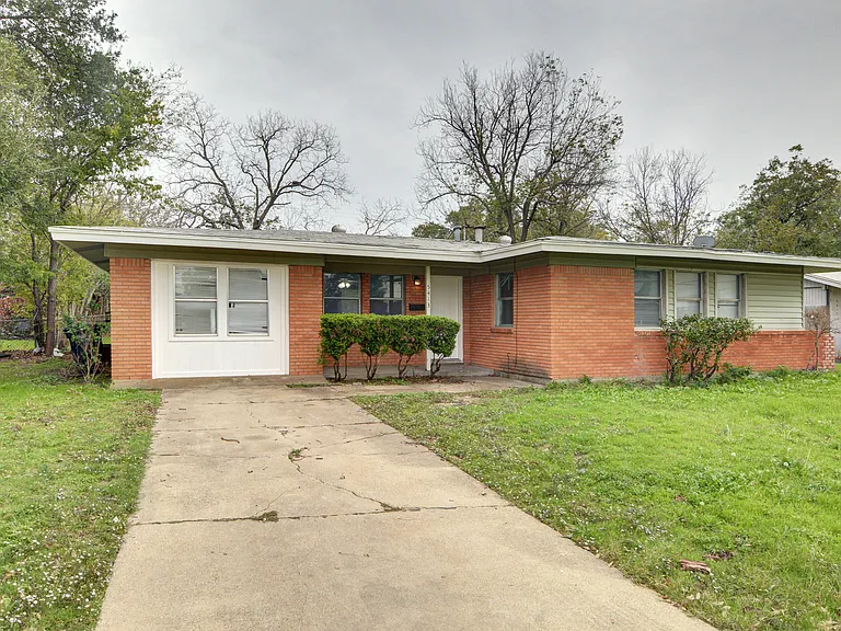 5413 Wedgwood Dr — Photo 2