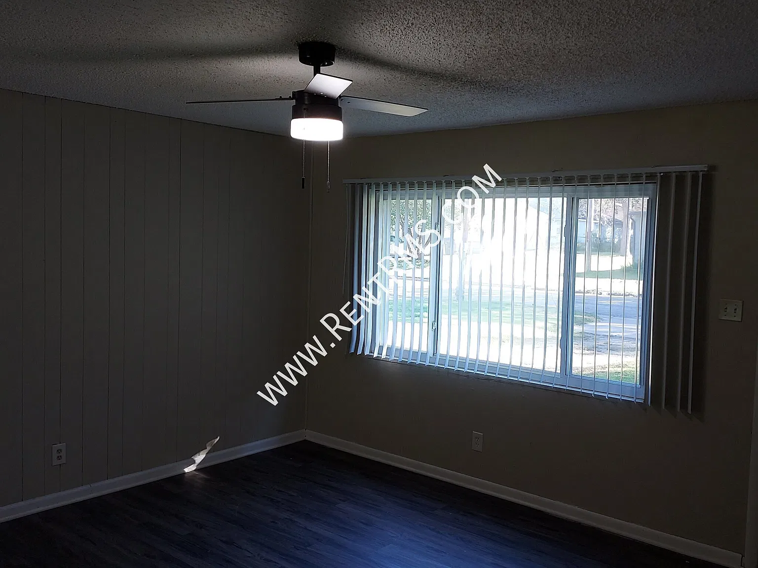 3423 Sw Westview Ave- 3 Bed/1 Bath — Photo 2