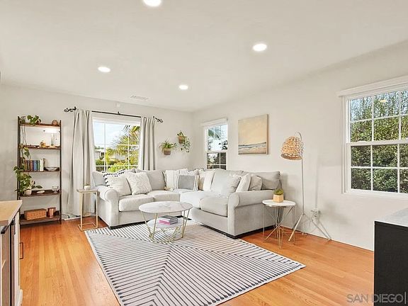 5th image of 3949 Alicia Dr