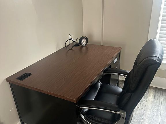 4th image of 974 Berwin St