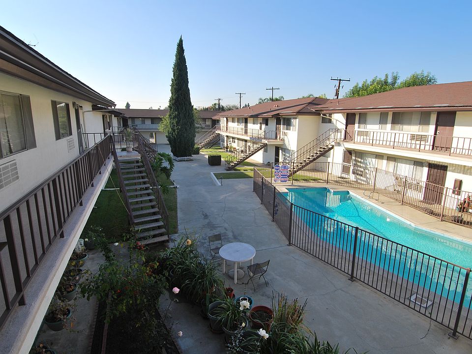 2nd image of 861 N Cypress St APT 22