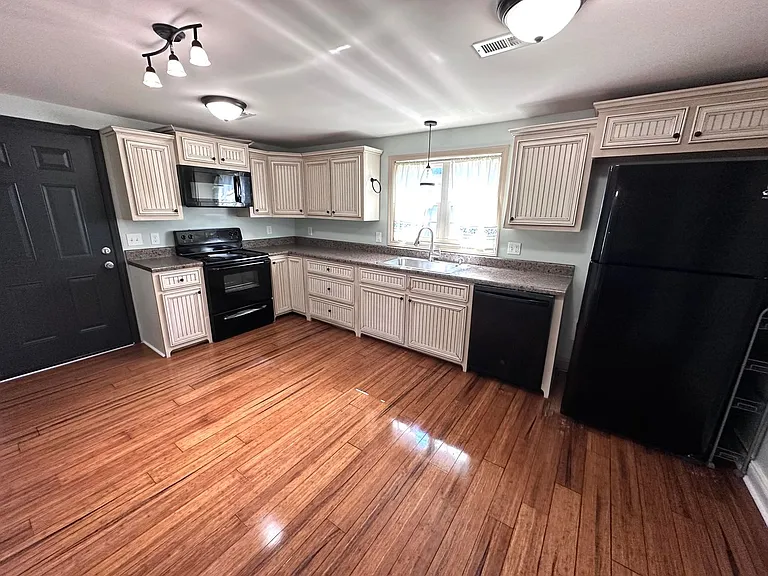 7 Juniper St NE — Photo 4