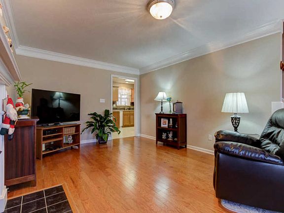 4th image of 2506 Fernbank Rd