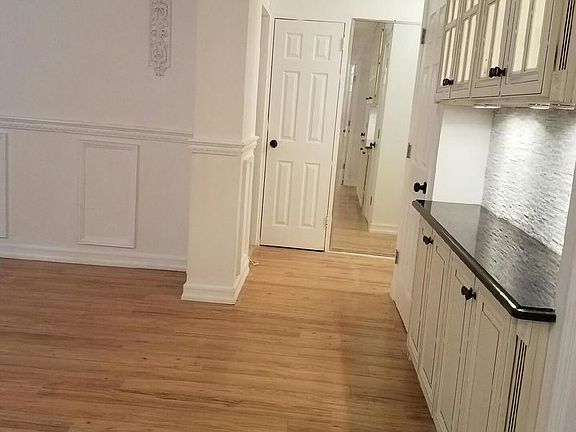 3rd image of 425 E 54th St #1Q