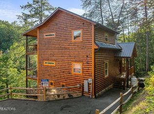 1009 Silver Poplar Ln, Sevierville, TN 37876