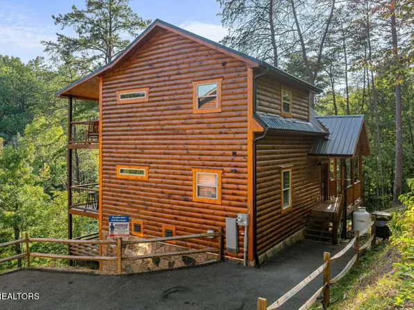 1009 Silver Poplar Ln, Sevierville, TN 37876