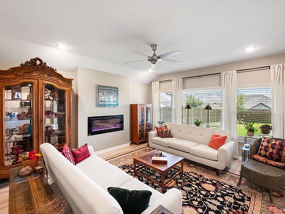 3rd image of 2625 Oneida Ln