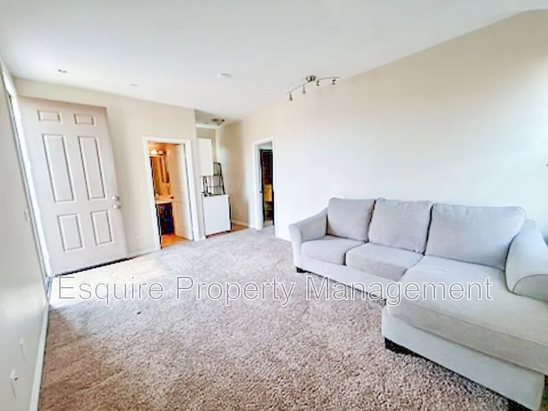Studio, 1.0 bath, 450 sqft, $1,895 — Photo 2
