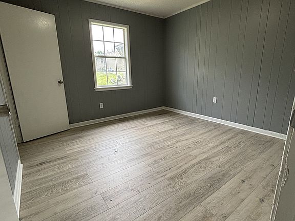 5th image of 216 W College St