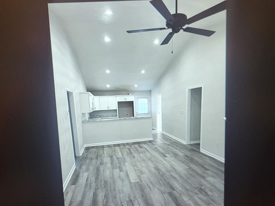 1st image of 2837 Vinyard Ave NE #1