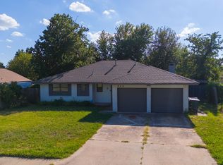 925 Mercury Rd, Edmond, OK 73003