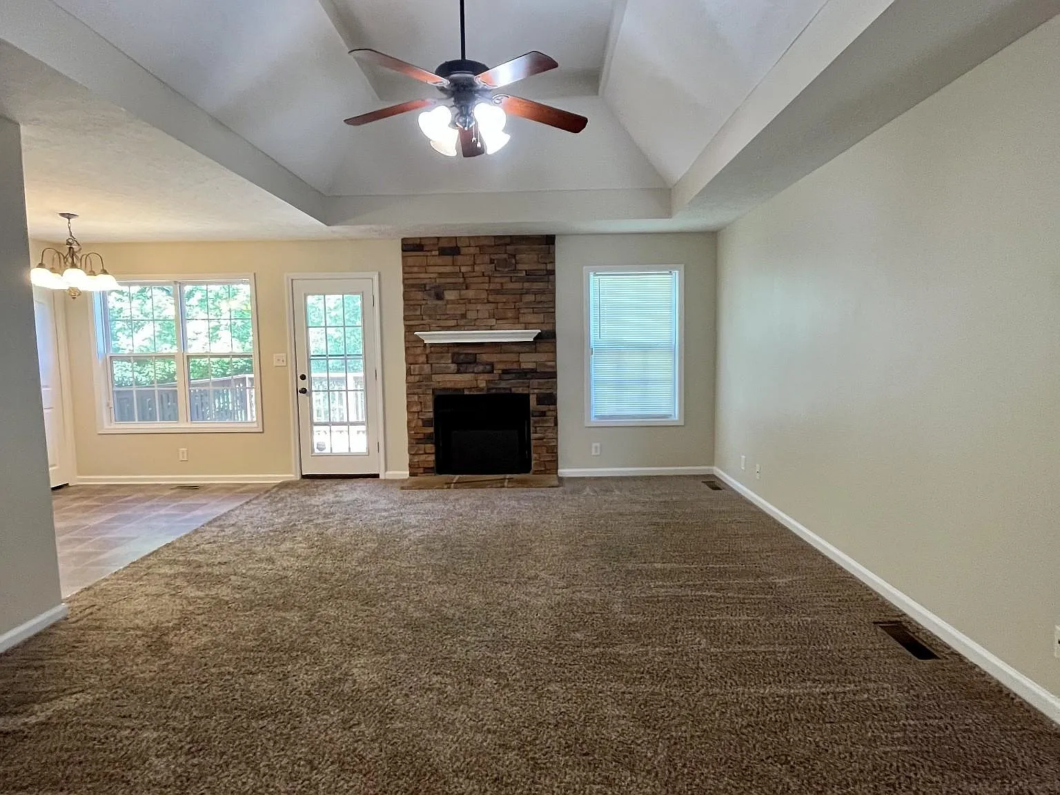 3 bed, 1296 sqft, $1,600 — Photo 4