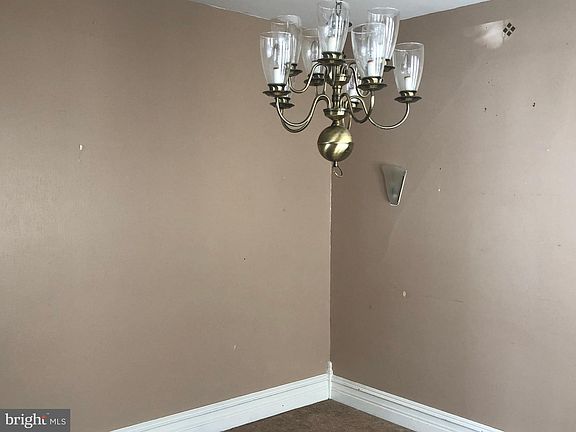 5th image of 818 Walnut St