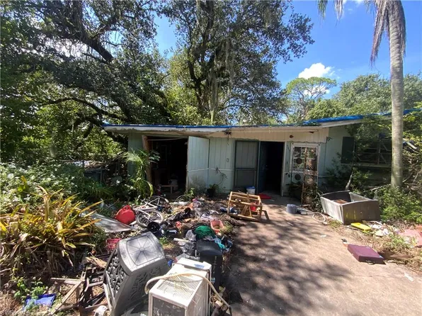 545 Evergreen RD, NORTH FORT MYERS, FL 33903