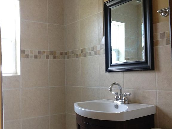 5th image of 734 Clarendon Pl