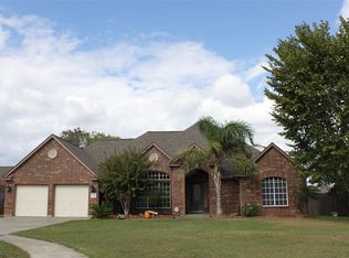 57 Orchid Ct, Lake Jackson, TX 77566