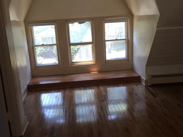 233 Edwards St — Photo 8