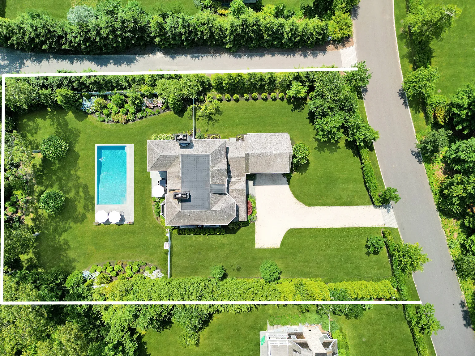 Bridgehampton Spectacular 7 Bedroom Rental — Photo 4