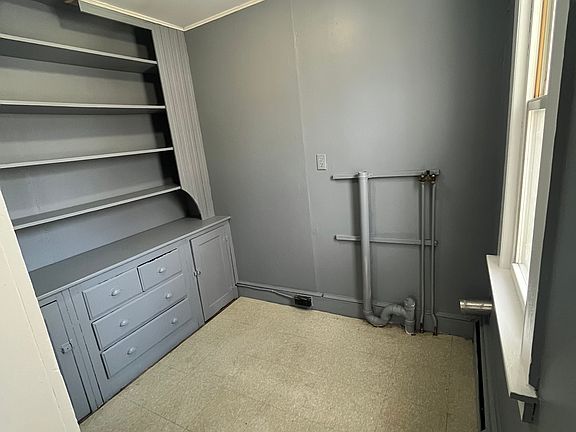 Laundry room with hook ups