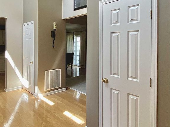 5th image of 97 Sandalwood Ln