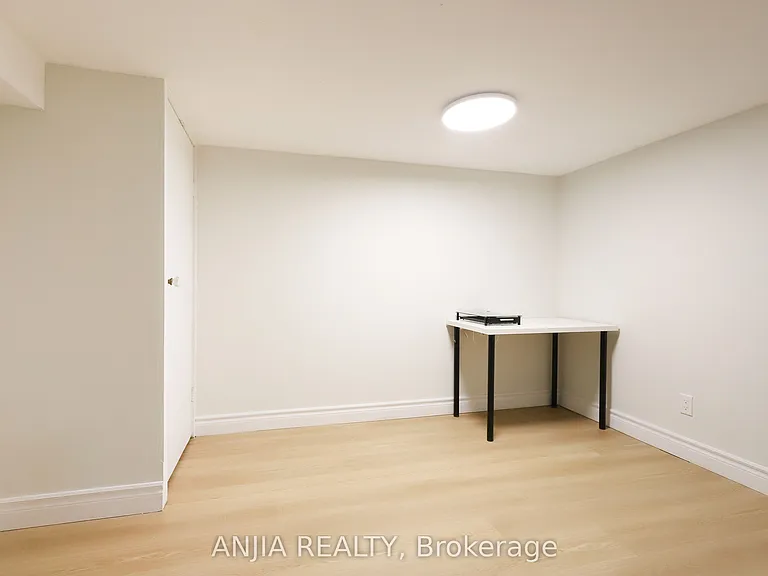 345 Glebemount Ave #LOWER — Photo 7
