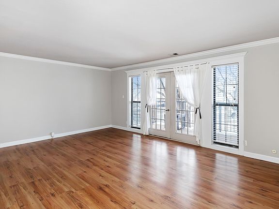 4th image of 4727 Jarboe St APT 34