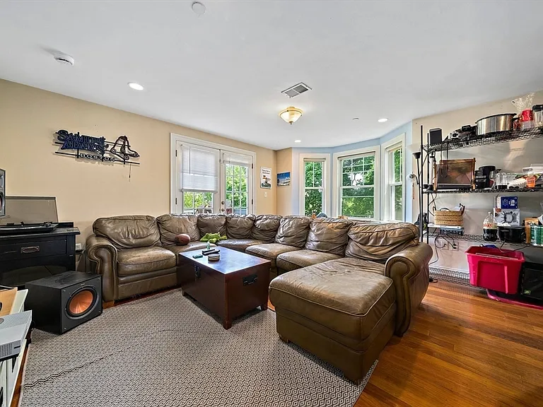 32 Adamson St #E — Photo 2