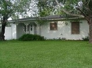 223 Evans St, Angleton, TX 77515