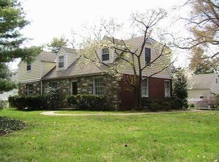 496 Woodcrest Rd, Wayne, PA 19087
