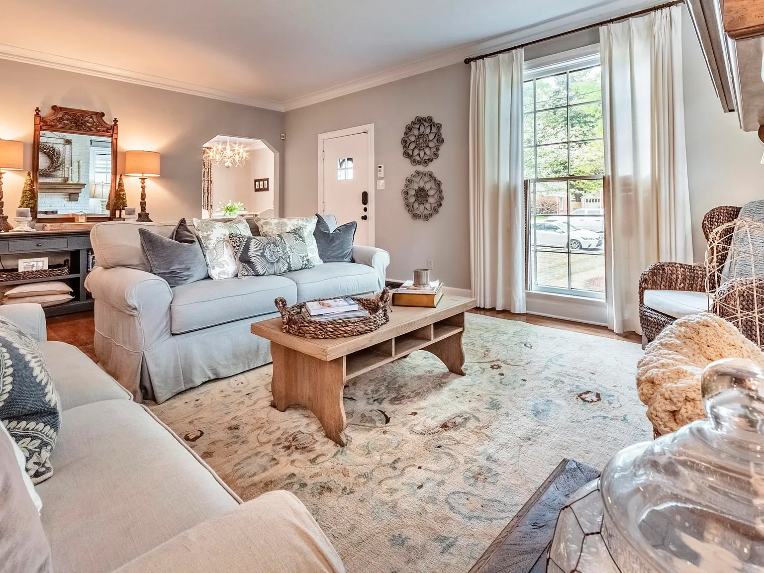 4 bed, 2.0 bath, 2619 sqft, $3,550 — Photo 4
