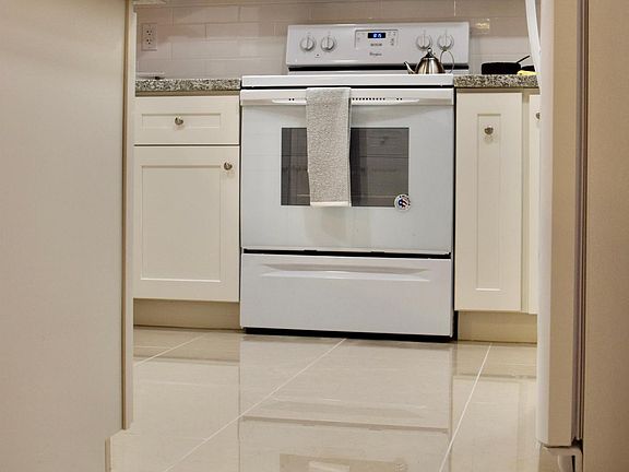 4th image of 5589 N Mica Mountain Dr