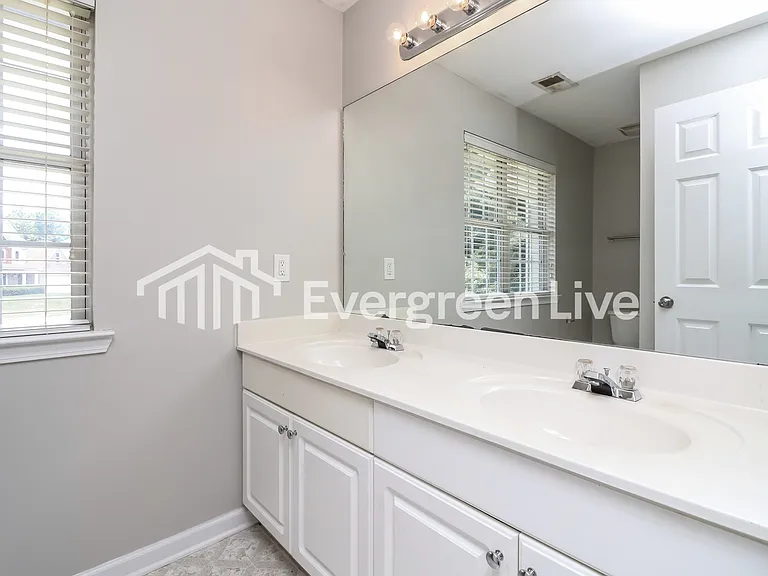 209 Devynwood Ct — Photo 9