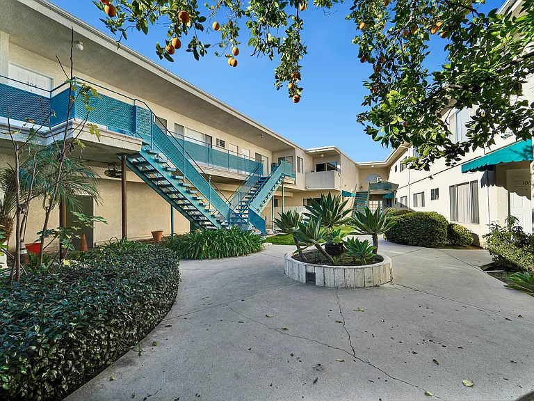 4320 Mammoth Ave #209 — Photo 5