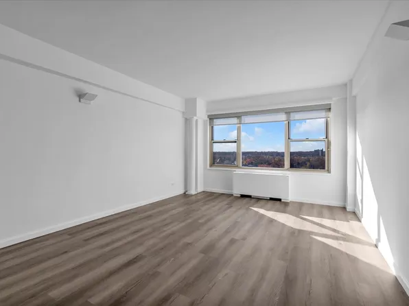 107-40 Queens Boulevard image 7 of 20