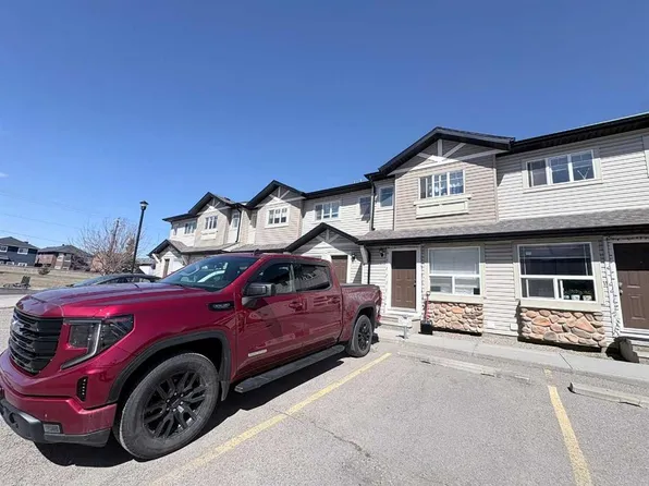 138 S Saddlebrook Point NE, Calgary, AB T3J 0G3