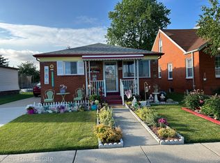 1868 Champaign Rd, Lincoln Park, MI 48146