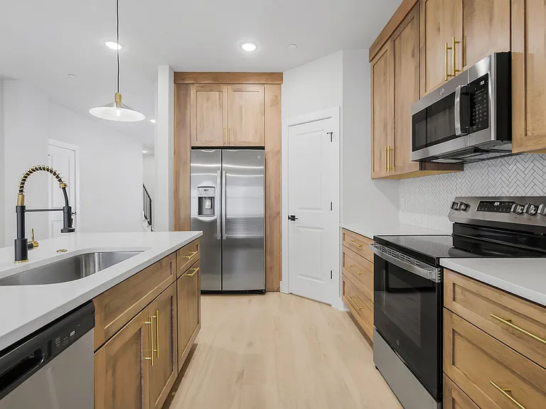 348 S Walnut Ave — Photo 9