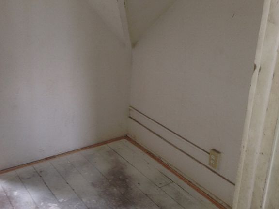 5th image of 2220 Bertrand St