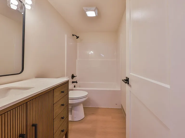 551 Elm St #19 — Photo 7