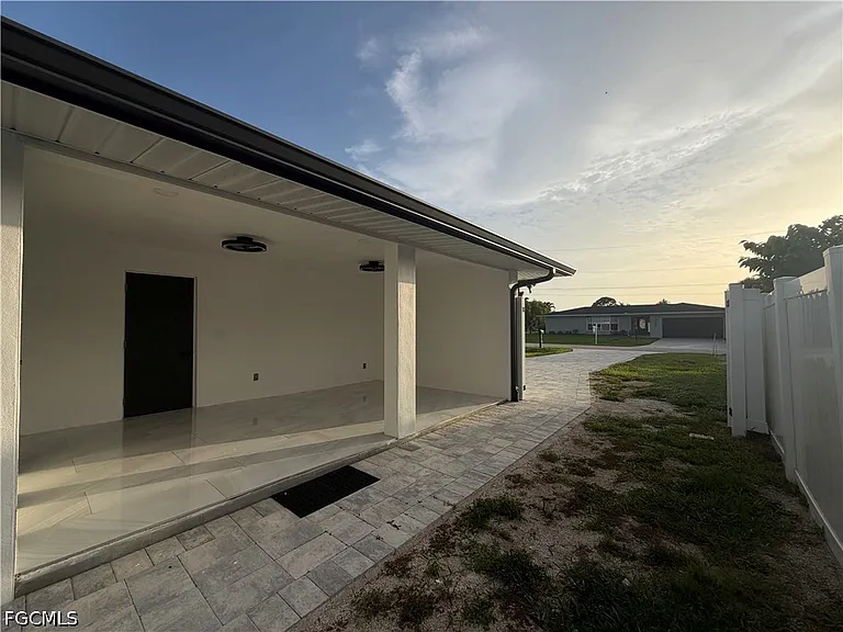 4937 Edith Esplanade Cpe — Photo 5