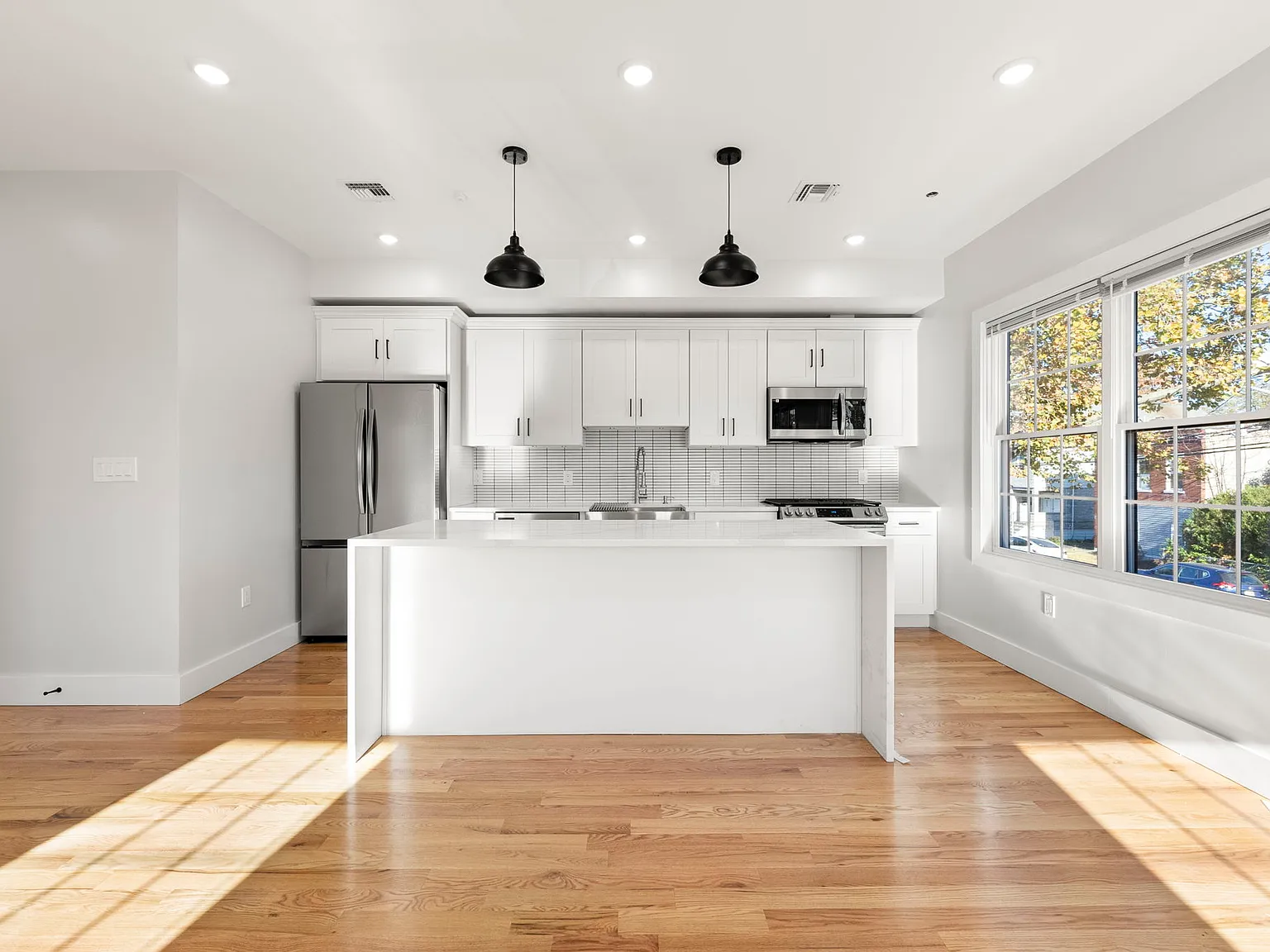 3 bed, 1300 sqft, $3,500 — Photo 3