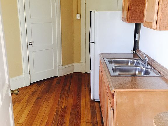 3rd image of 620 Stewart Ct APT 4